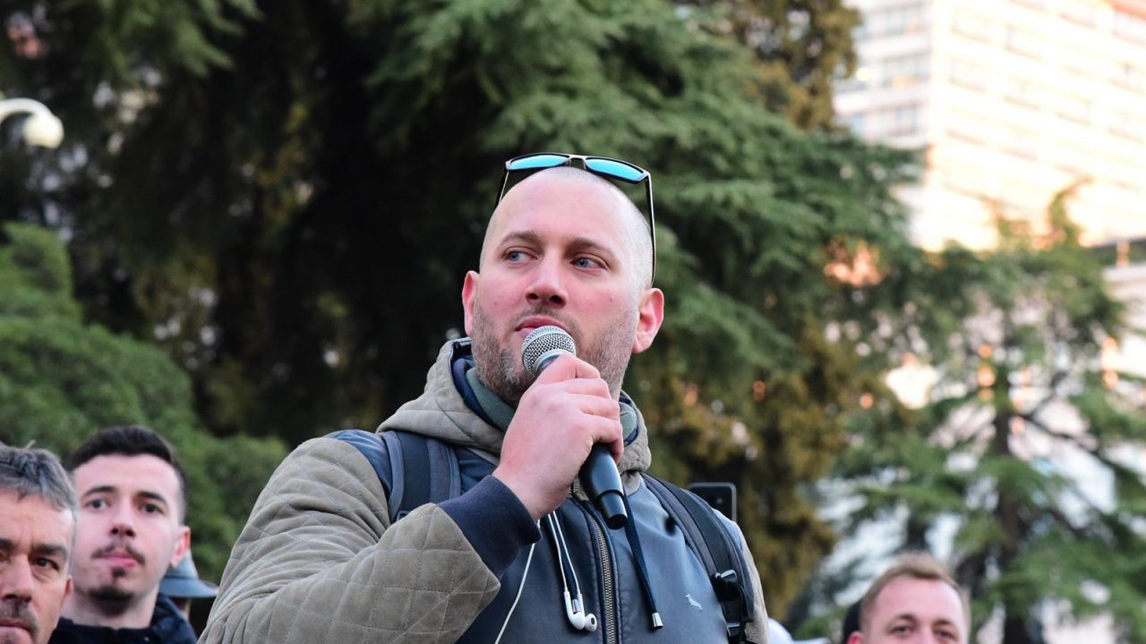 “Zar i bandave”/ Koordinatorja e PL i përgjigjet Ballës: Mes kukullës së Ramës dhe një aktivisti, do zgjedh Florjan Binajn!