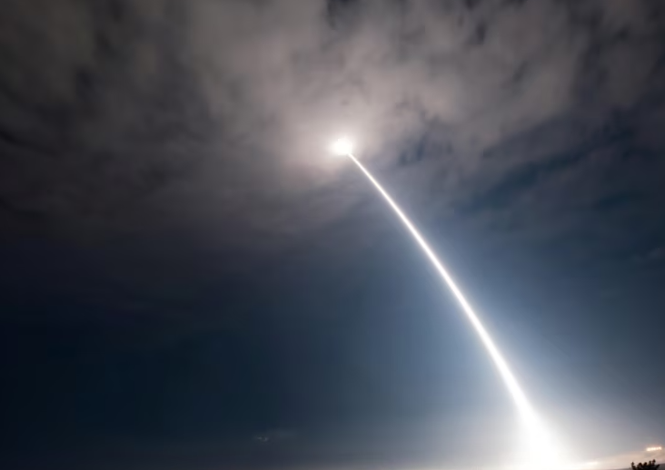 Trump urdhëron Pentagonin të rifillojë menjëherë testimin e armëve bërthamore