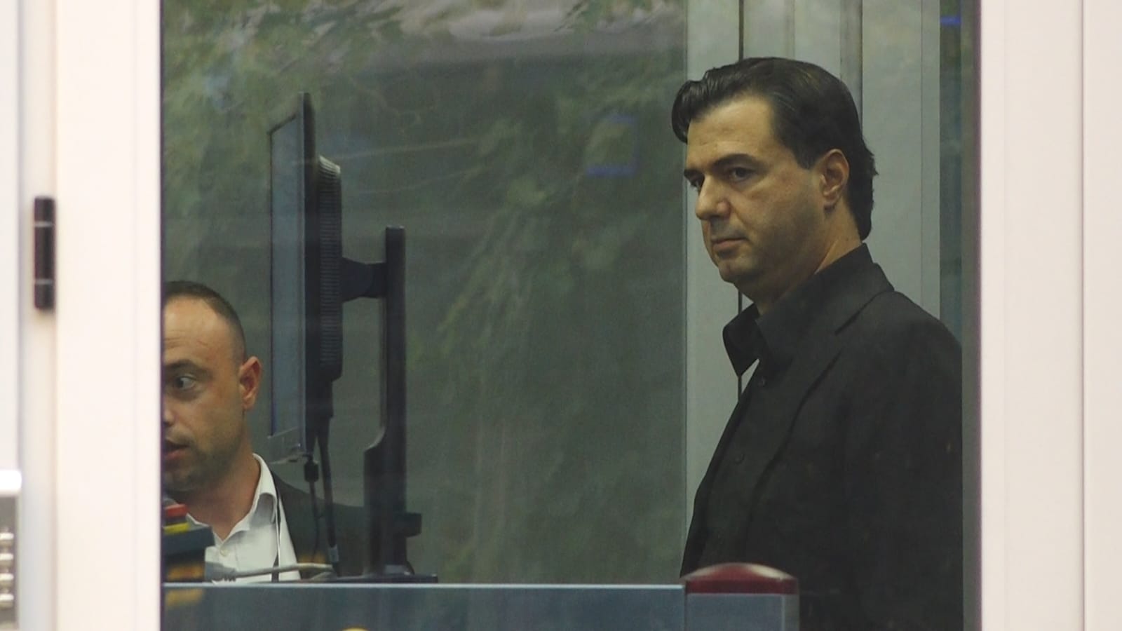 Mbi 1 orë në SPAK për 21 Janarin, Basha enigmatik me gazetarët: Duhet të ruaj sekretin hetimor