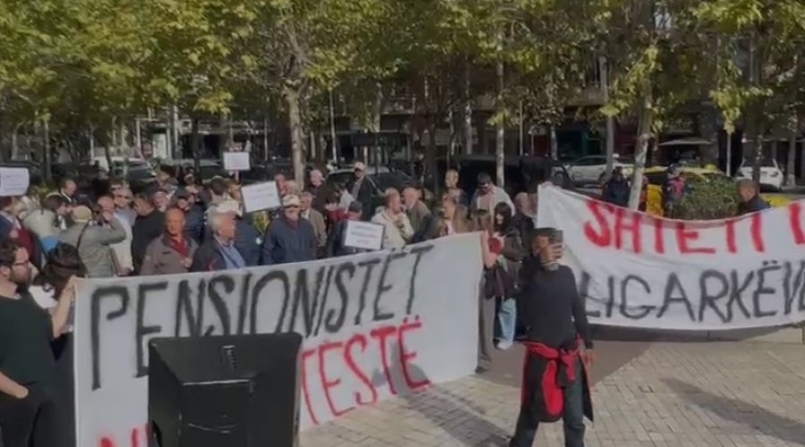 Minatorët e Spaçit protestojnë para Kuvendit, u bashkohet edhe Erion Braçe