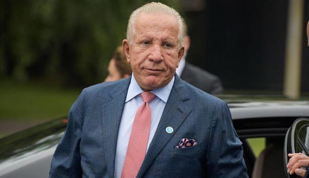 Biznesmeni Behgjet Pacolli paraqitet në Prokurorinë e Tiranës