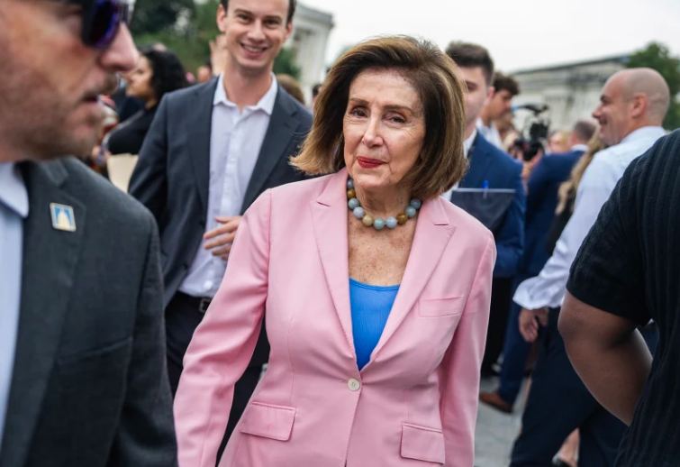 Pas 4 dekadash, Nancy Pelosi i jep fund karrierës politike