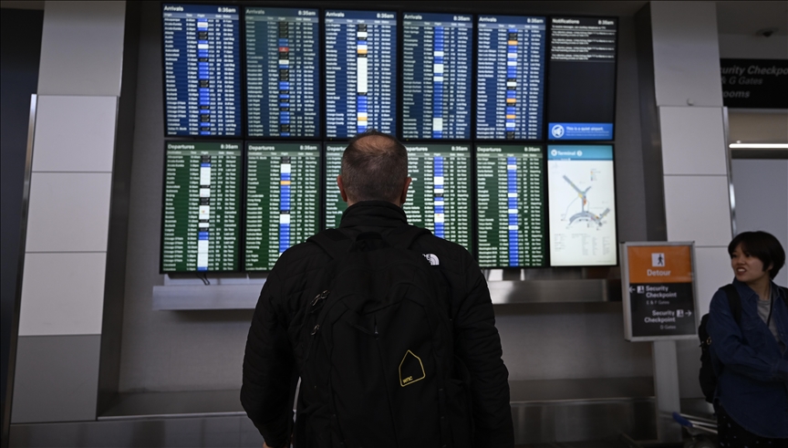 Fluturimet në SHBA në kaos, mbyllja e qeverisë shkakton anulime masive